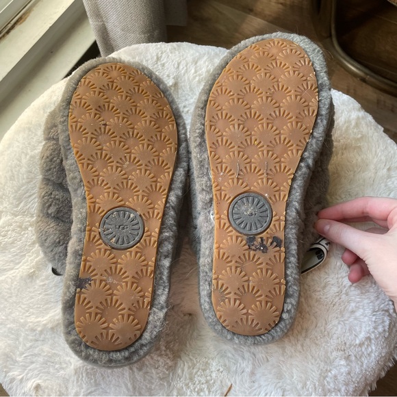 SOLD / Ugg Fluff Yeah Slippers - Picture 7 of 8